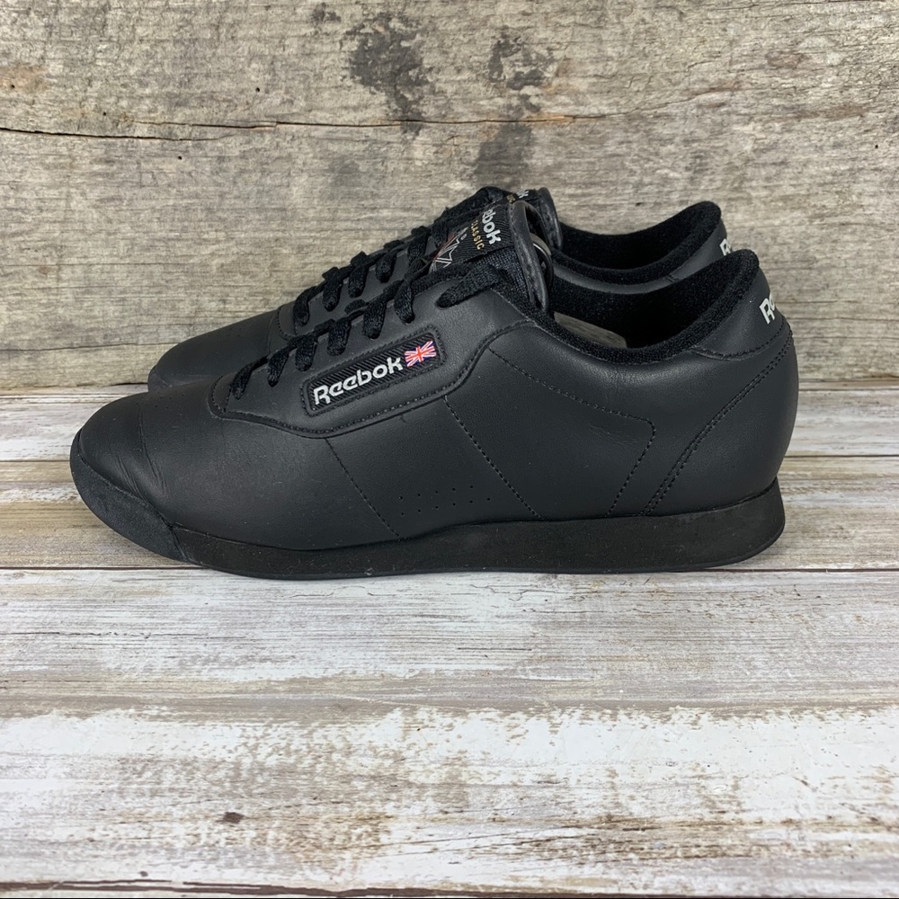 Reebok Black Leather Classic Smelled Sneakers